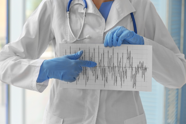consulta-con-un-medico-cardiologo.png